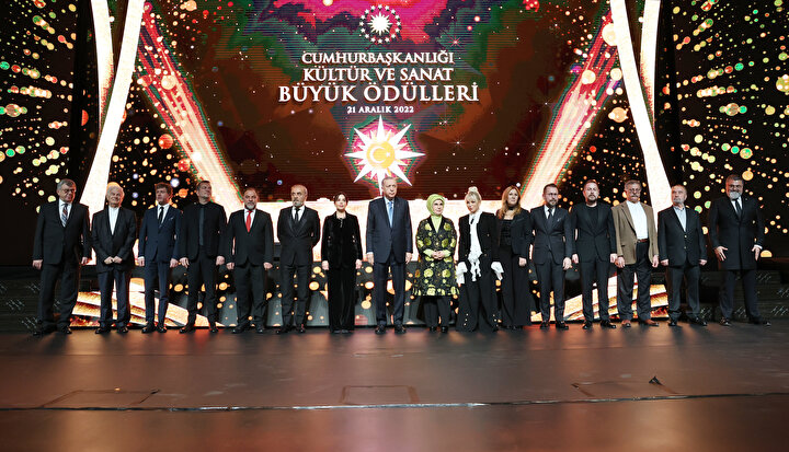 Beştepe’de yıldızlar geçidi! Başkan Erdoğan ödülleri tek tek takdim etti: Ajda Pekkan, Tan Sağtürk, Yavuz Bülent Bakiler...