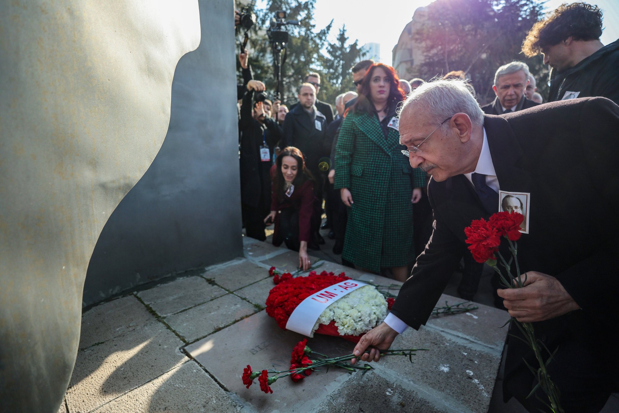 Kemal Kılıçdaroğlu’ndan riyakarlık! Önce FETÖ tetikçisi Ahmet Altan ve Şebnem Korur Fincancı’ya sarıldı şimdi Uğur Mucu’yu andı...