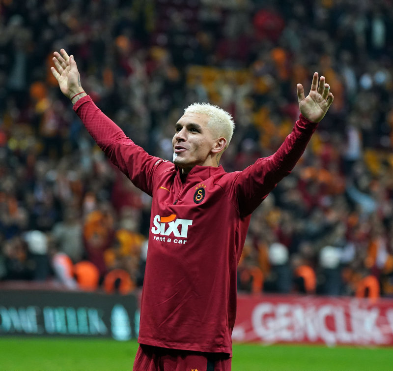 TRANSFER HABERİ: Galatasaray’a Premier Lig’den yıldız orta saha! Torreira yerine