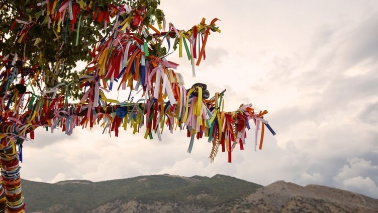 Hıdırellez’de tuz yiyip yatmak doğru mu, nasıl yapılır? Hıdırellez dileği başkasına söylenir mi? Hıdırellez dilekleri sabah kaçta alınır? Su yoksa dilek kağıdı yakılır mı?