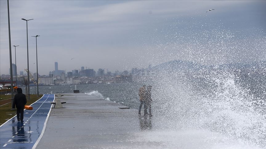 Şimşekler çaktı! İstanbul’a uyarı üstüne uyarı... Meteoroloji il il açıkladı