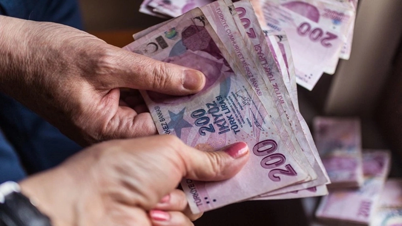 İhtiyacı olan ATM’den çeksin! Hızır gibi yetişti! 10,000 TL, 15,000 TL ve 18,000 TL nakit para veriliyor!