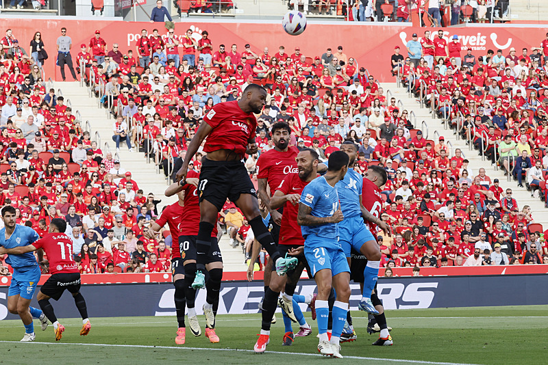 Galatasaray’dan şaşırtan transfer! Eski Beşiktaşlı geliyor