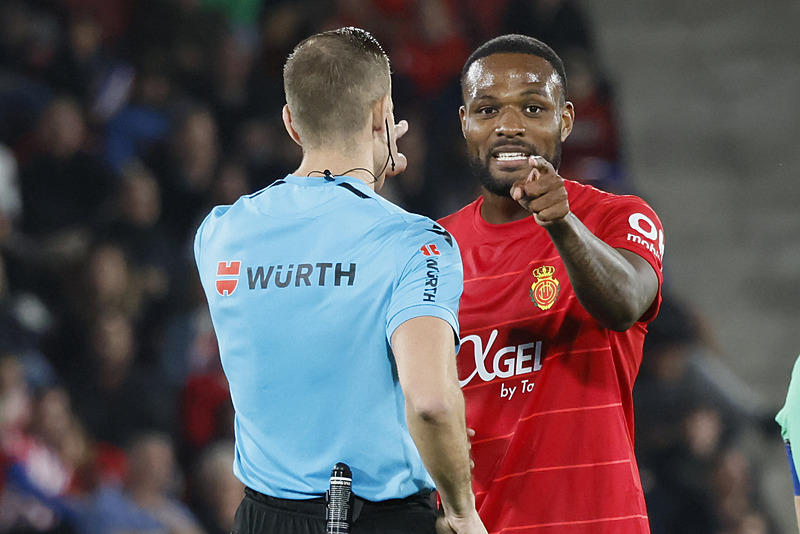 Galatasaray’dan şaşırtan transfer! Eski Beşiktaşlı geliyor