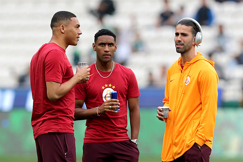 Galatasaray’dan şaşırtan transfer! Eski Beşiktaşlı geliyor