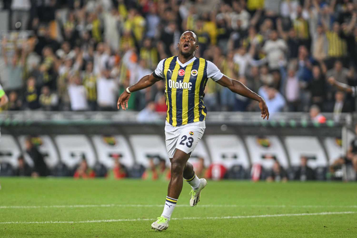Fenerbahçeli futbolculardan Batshuayi’ye şok hamle!