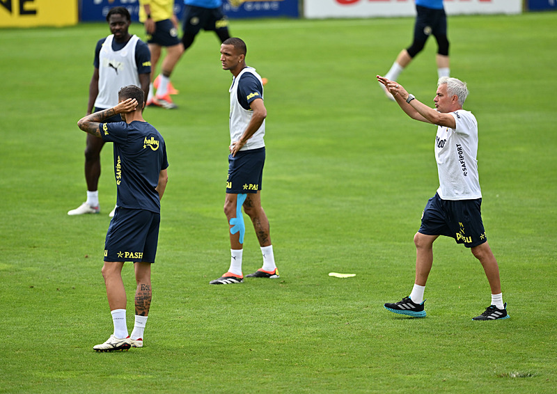 TRANSFER HABERİ: A Milli Takım’ın genç yıldızı Fenerbahçe’ye! Merih ve Cenk derken...