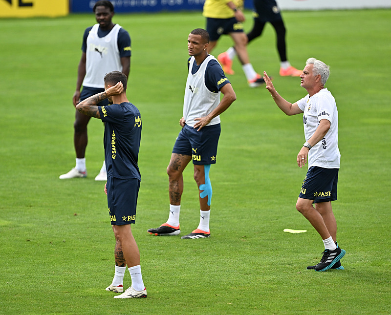 TRANSFER HABERİ: A Milli Takım’ın genç yıldızı Fenerbahçe’ye! Merih ve Cenk derken...