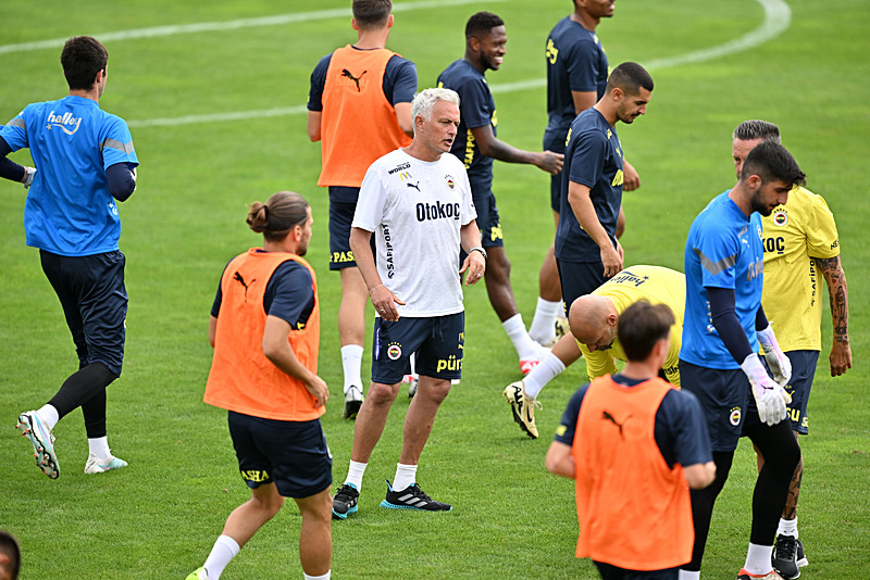 TRANSFER HABERİ: A Milli Takım’ın genç yıldızı Fenerbahçe’ye! Merih ve Cenk derken...