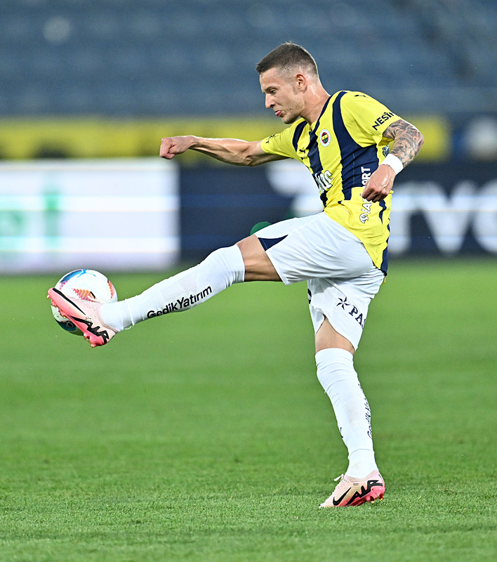 İşte Fenerbahçe’nin kamp raporu! Kimler gidecek, kimler kalacak?