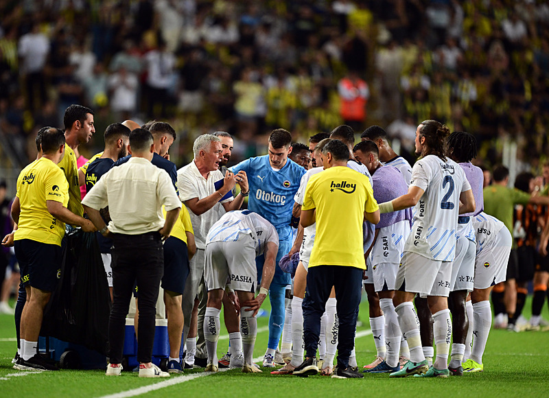 Fenerbahçe’den flaş orta saha hamlesi! Jose Mourinho bizzat istedi