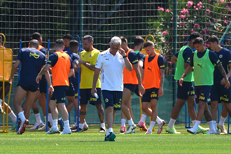 Fenerbahçe’den flaş orta saha hamlesi! Jose Mourinho bizzat istedi