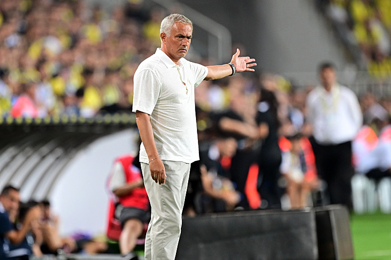 Mourinho’dan flaş Krunic kararı! İşte Fenerbahçe’nin Lille maçı 11’i