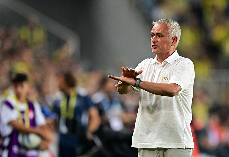 Mourinho’dan flaş Krunic kararı! İşte Fenerbahçe’nin Lille maçı 11’i