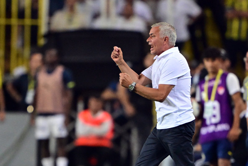 Jose Mourinho’dan flaş santrfor kararı! İşte Fenerbahçe’nin Çaykur Rizespor maçı 11’i