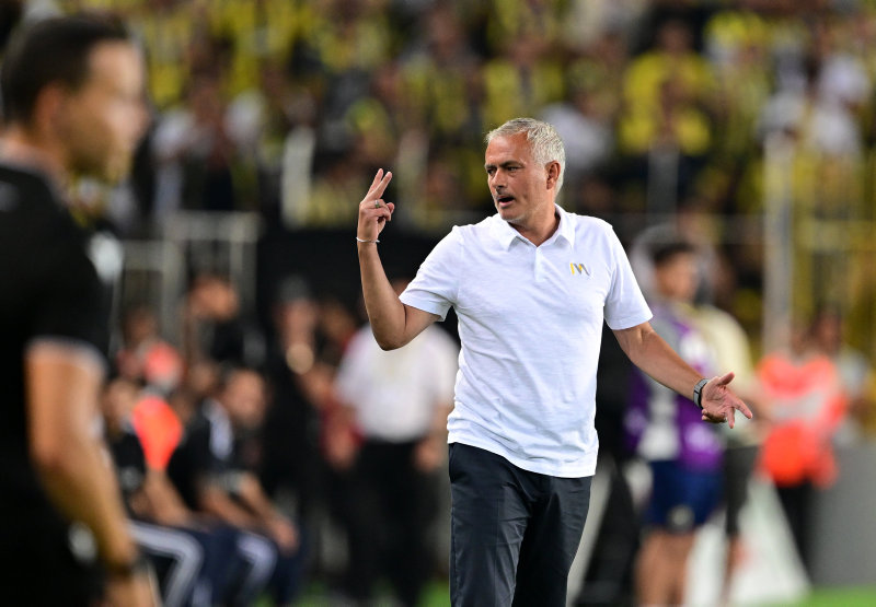 Jose Mourinho’dan flaş santrfor kararı! İşte Fenerbahçe’nin Çaykur Rizespor maçı 11’i