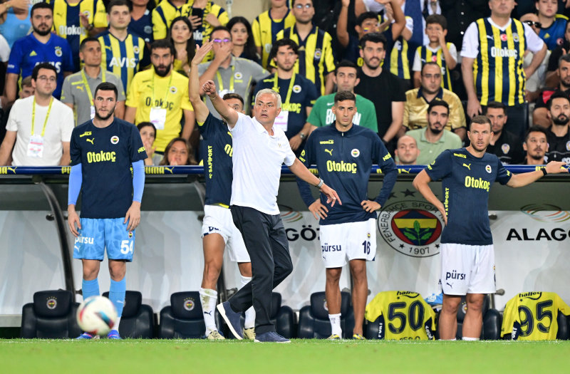 Jose Mourinho’dan flaş santrfor kararı! İşte Fenerbahçe’nin Çaykur Rizespor maçı 11’i
