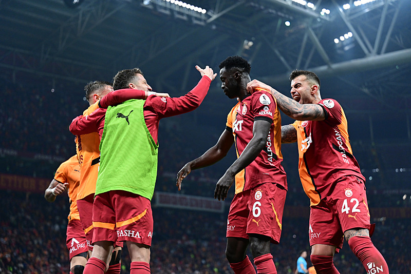 Galatasaray’dan Fenerbahçe’ye yılın transfer çalımı!