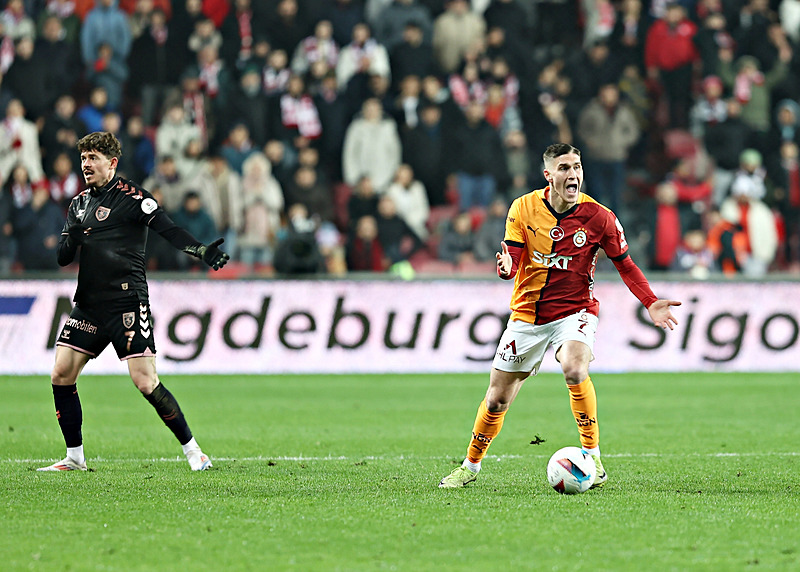 Galatasaray’dan Fenerbahçe’ye yılın transfer çalımı!