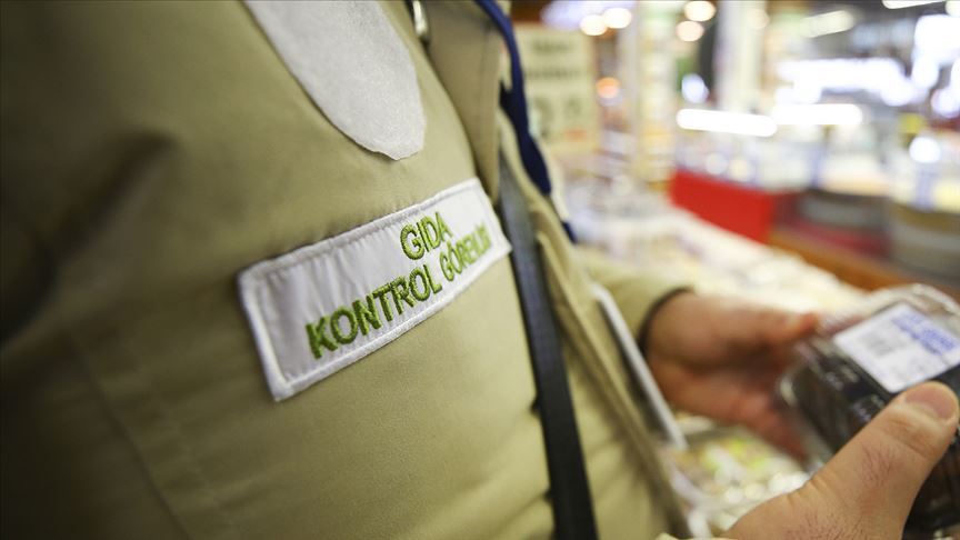 TAKLİT VE TAĞŞİŞ LİSTESİNDE YOK YOK! Tuğba Kuruyemi ve Meşhur Sarıyer Börekçisi’nden oyun! Kebapta tek tırnaklı, sucukta deri, pidede sakatat!