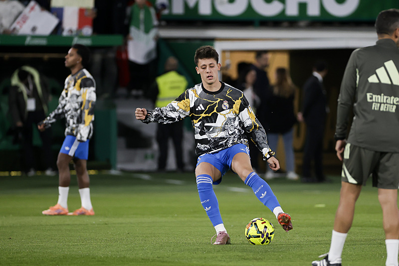 Fenerbahçe’den dev transfer operasyonu! Hedefte 3 yıldız var