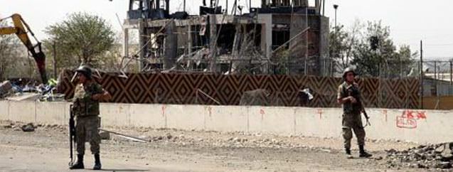 Diyarbakır'da polis amirliğine bombalı saldırı-1