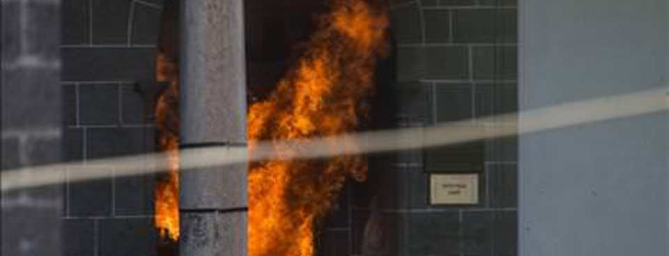 Teröristler tarihi camiyi yaktı-1