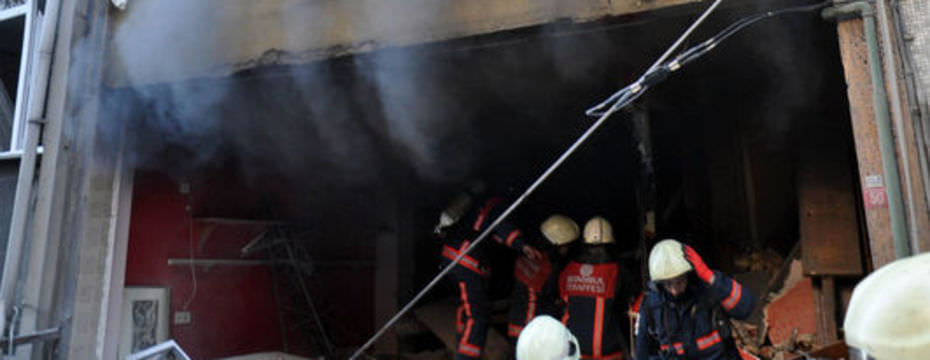 Taksim'de Kazancı yokuşunda patlama-1