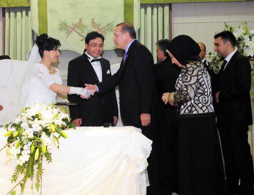 Gül ve Erdoğan nikah şahitliği yaptı