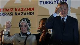 Erdoğan'dan türkülü kutlama