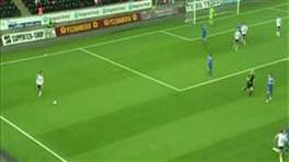 Kendi sahasından kafayla gol attı