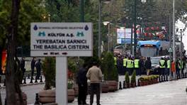 Tramvayı sollarken tramvaya çarptı