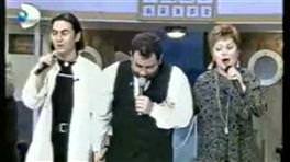 Ahmet Kaya ile Serdar Ortaç halay çekiyor