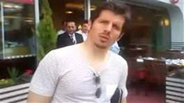 Emre'ye 'pis zenci' protestosu