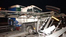 Metrobüs yolunda korkunç kaza