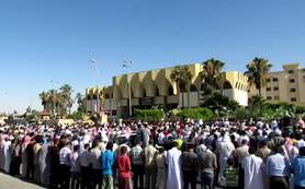 Namaz kılan halka ateş açtılar