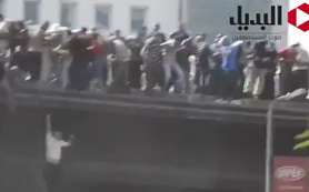 Katliamdan kaçmak için köprüden atladılar