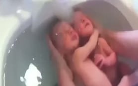 İkizler kendilerini anne karnında sanıyor