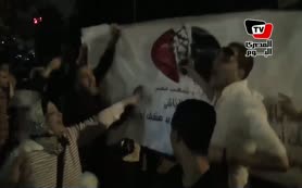 Türk bayrağını ateşe verdiler