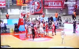 G.Saray - Olympiakos maçında yumruklar konuştu!