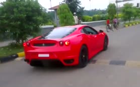 Ferrari süren çocuklar!