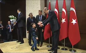 Suriyeli çocuk Başbakan'ı duygulandırdı