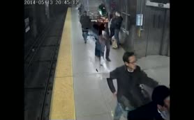 Kadın metro hattına böyle düştü