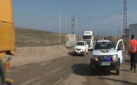 İş makinesı gölete uçtu