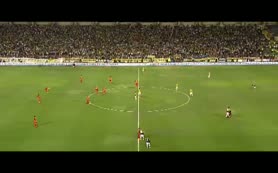 Sahaya pet şişe yağdı!