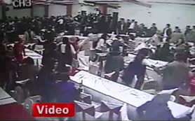 Düğünde sandalyeler havada uçuştu