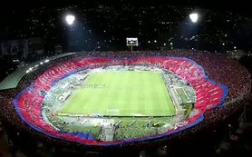 Kolombiya'da nefesleri kesen tribün şovu