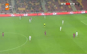 Perdeyi Umut Bulut kapadı!