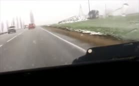 Seyir halindeki araca yıldırım çarptı!