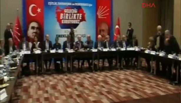 Kemal Kılıçdaroğlu'na ayakkabı fırlatıldı